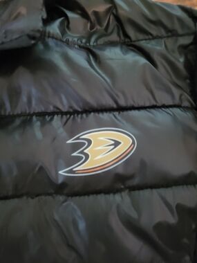 NHL Branded Fanatics Anaheim Ducks Hockey Men's Black Puffer Jacket